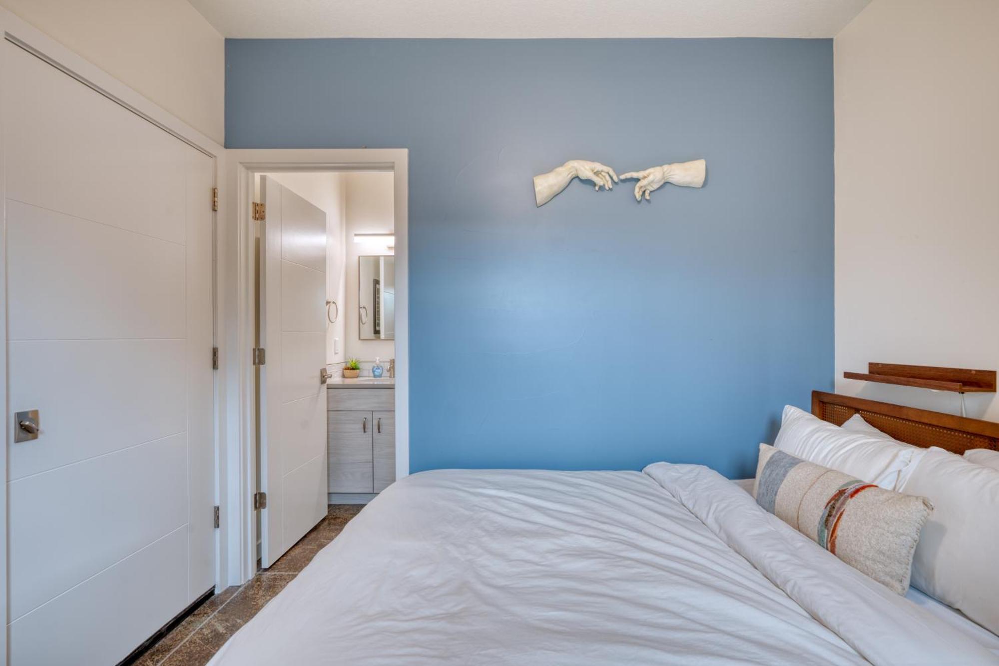 Holiday home Collection - The Division Street Funk Flat - 94 Walkscore